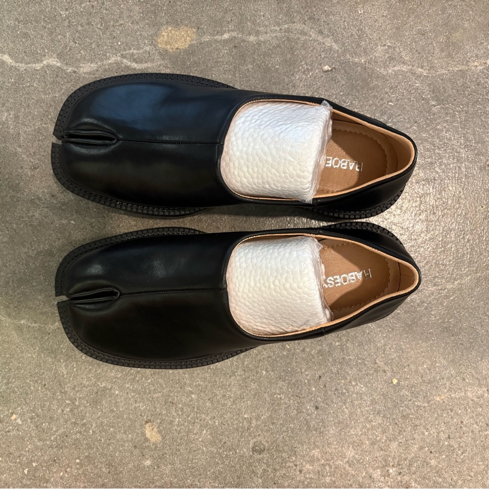 Raboesy Women’s Black Leather Tabi Loafers